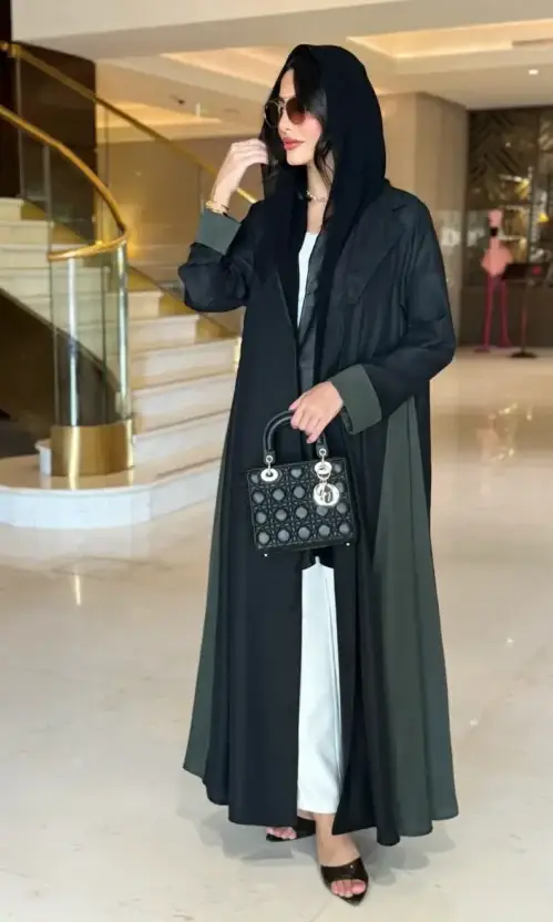 عباية ميم مع اللون الزيتي