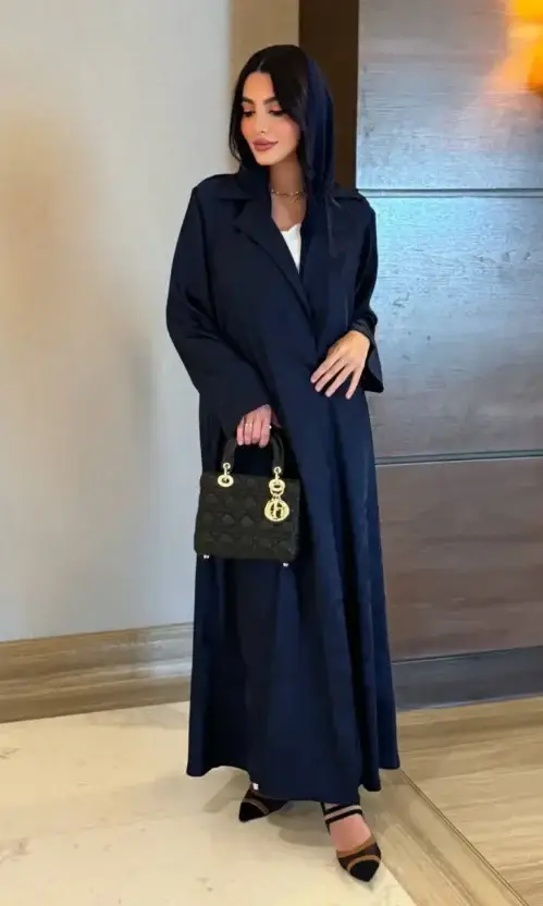عباية نون زرقاء